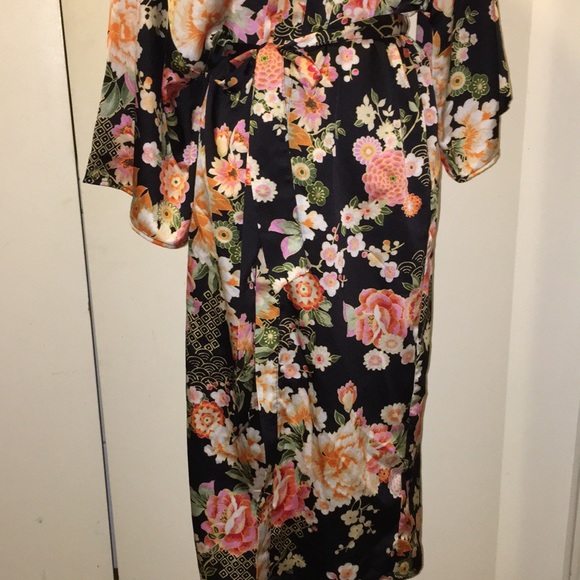 Kimono Style Robe - Picture 2 of 5